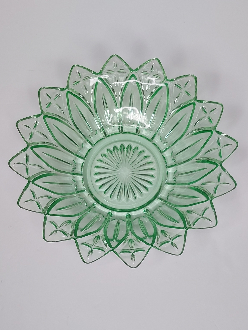 Federal Glass PETAL Green Large Round Salad or Vegetable Bowl